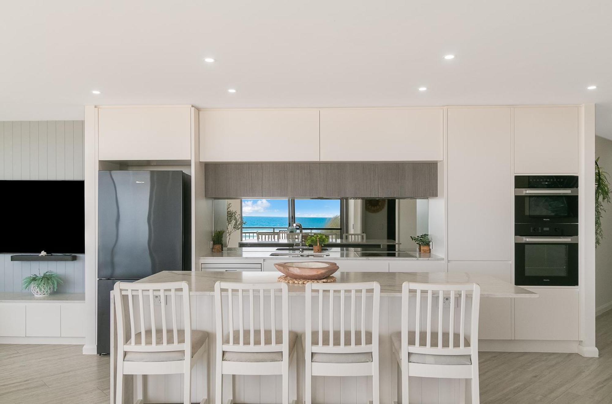 Oceanside Resort - Absolute Beachfront Apartments Gold Coast Eksteriør bilde