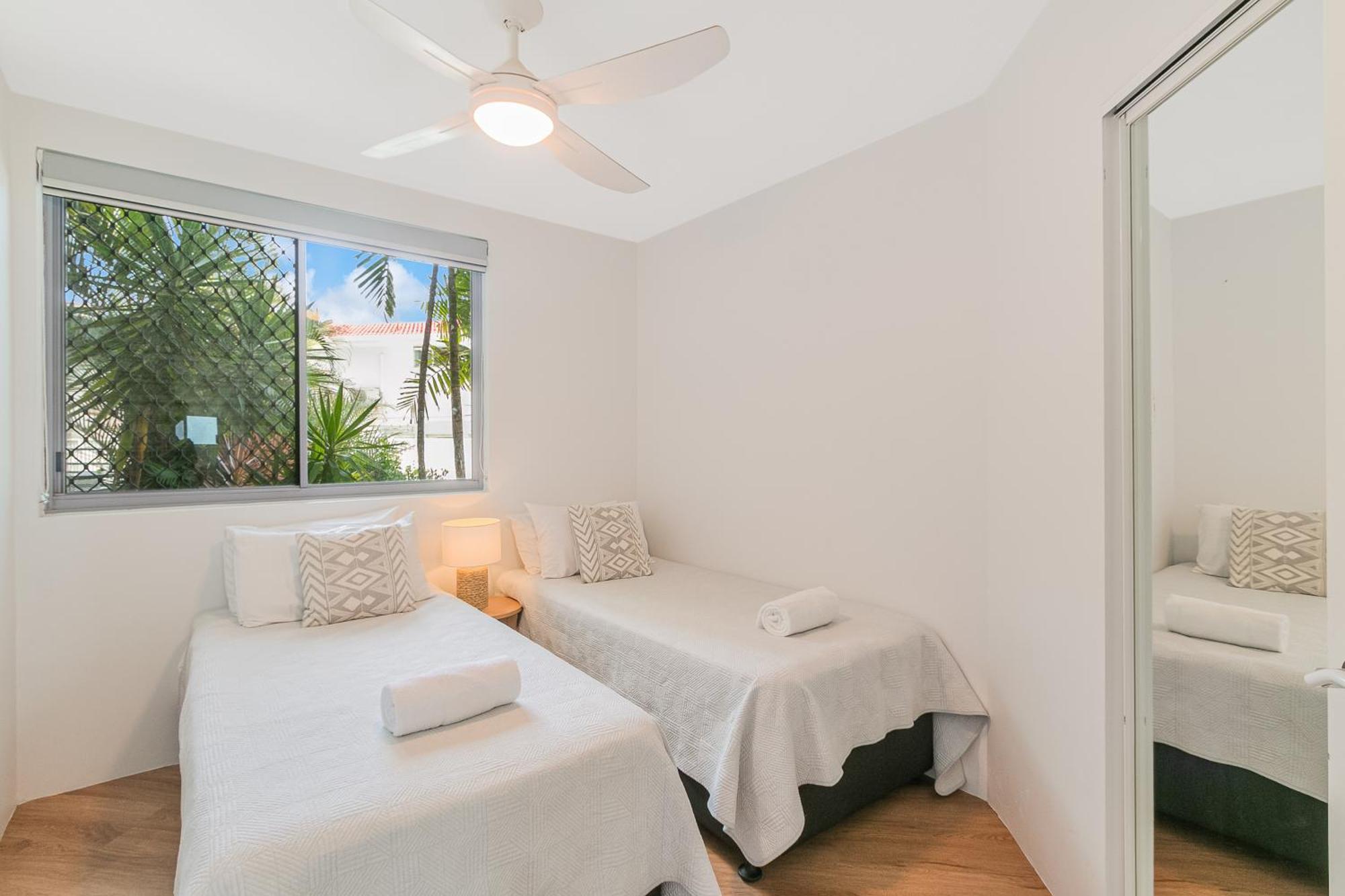 Oceanside Resort - Absolute Beachfront Apartments Gold Coast Eksteriør bilde
