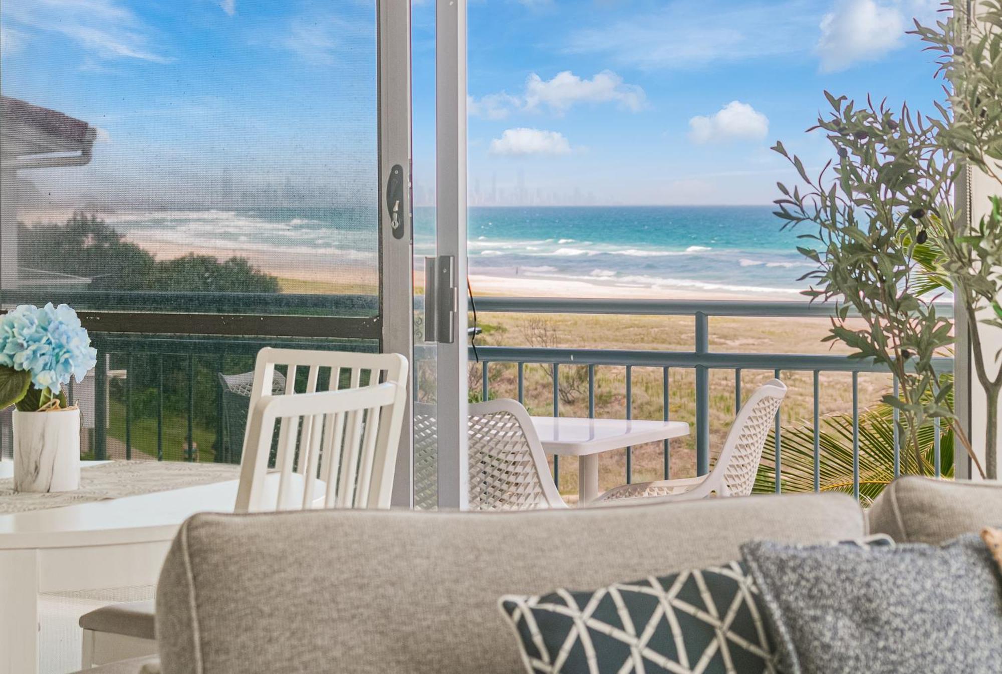 Oceanside Resort - Absolute Beachfront Apartments Gold Coast Eksteriør bilde