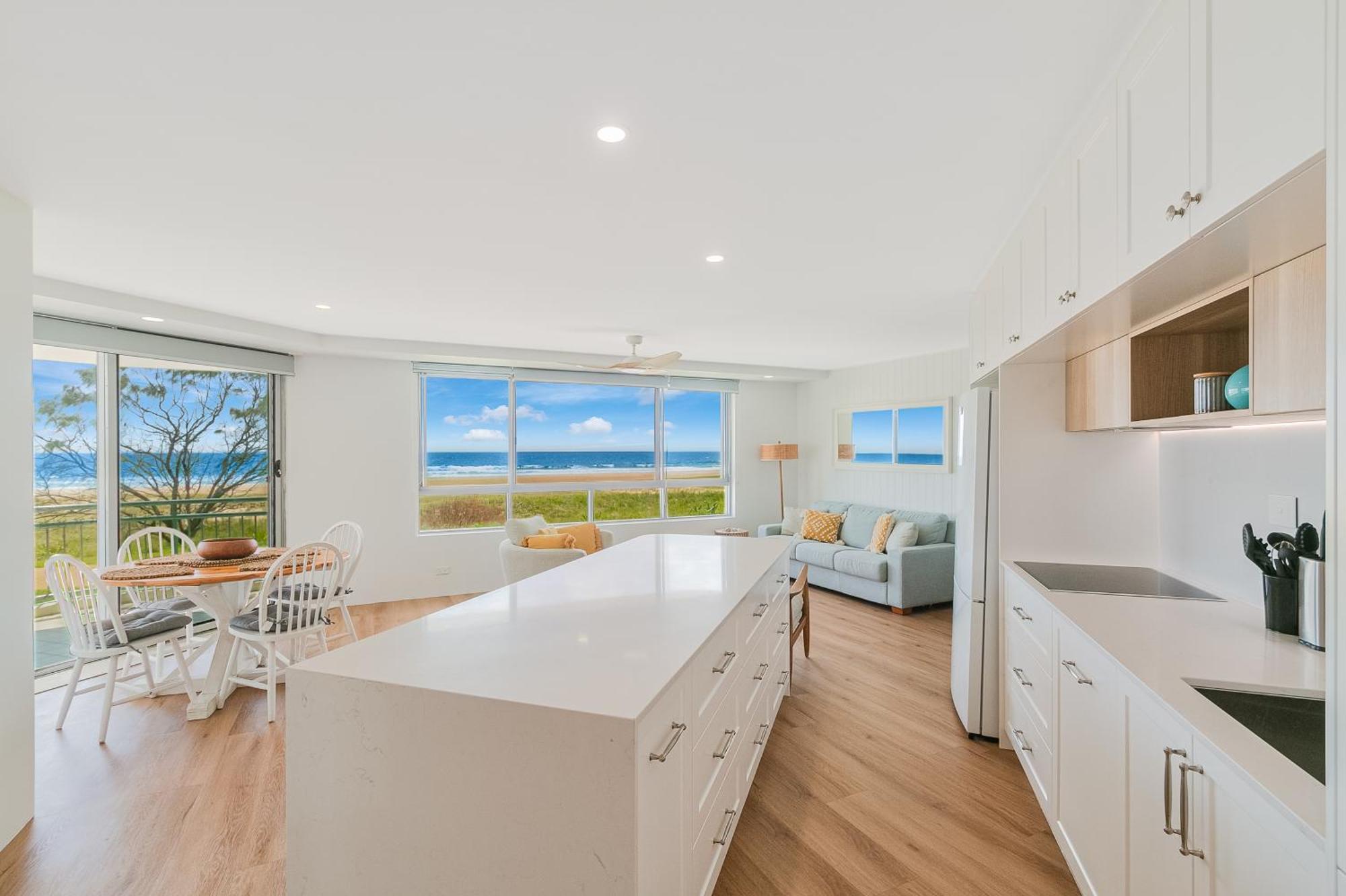 Oceanside Resort - Absolute Beachfront Apartments Gold Coast Eksteriør bilde