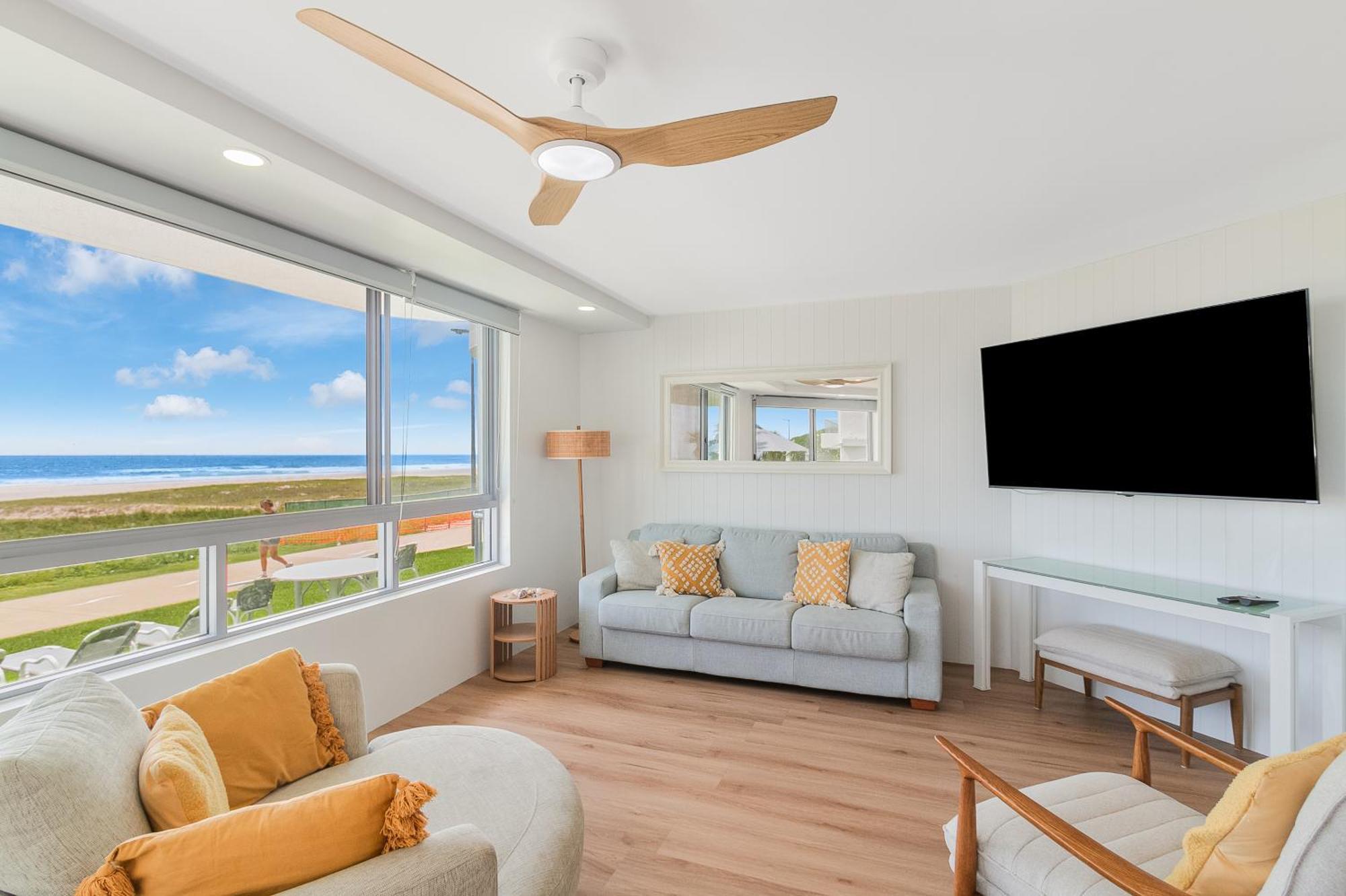 Oceanside Resort - Absolute Beachfront Apartments Gold Coast Eksteriør bilde
