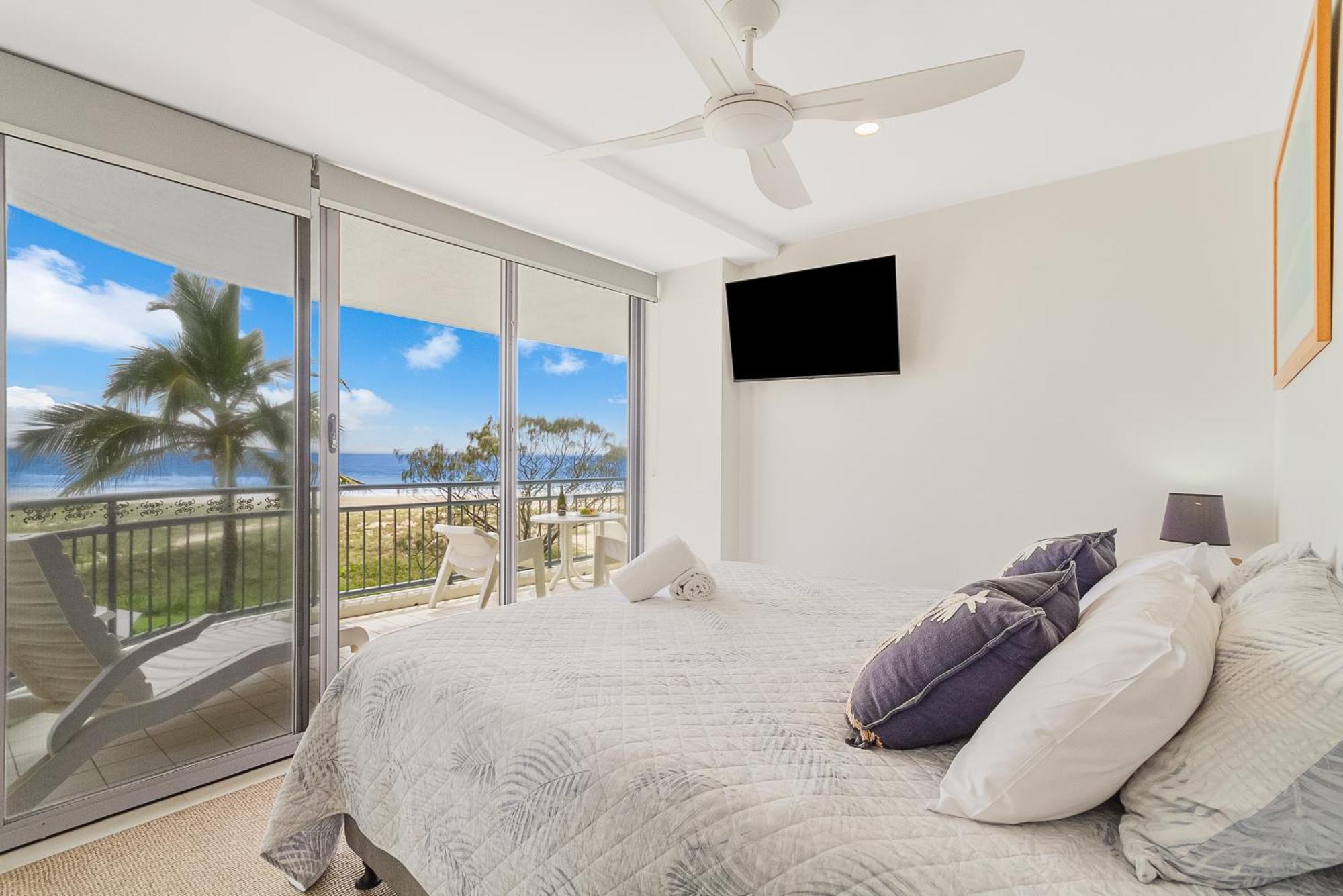 Oceanside Resort - Absolute Beachfront Apartments Gold Coast Eksteriør bilde