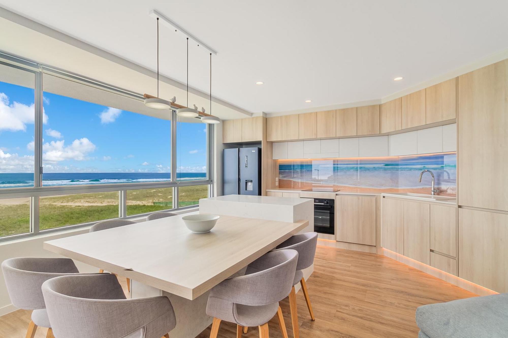 Oceanside Resort - Absolute Beachfront Apartments Gold Coast Eksteriør bilde