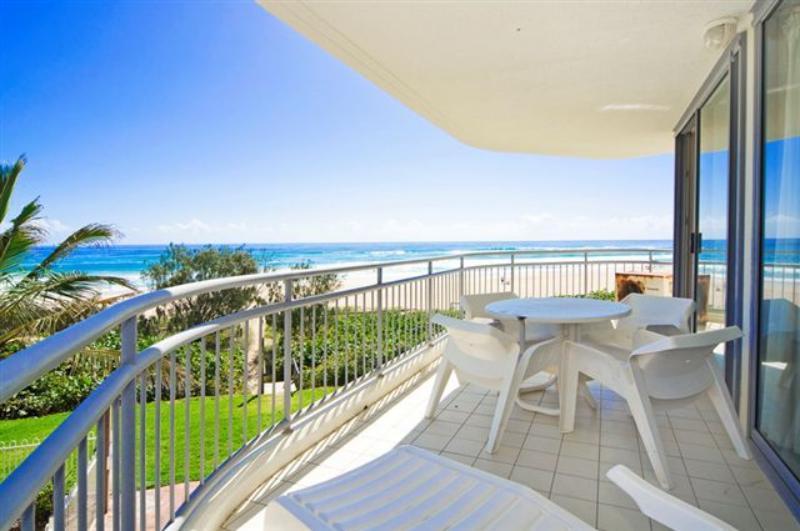 Oceanside Resort - Absolute Beachfront Apartments Gold Coast Eksteriør bilde