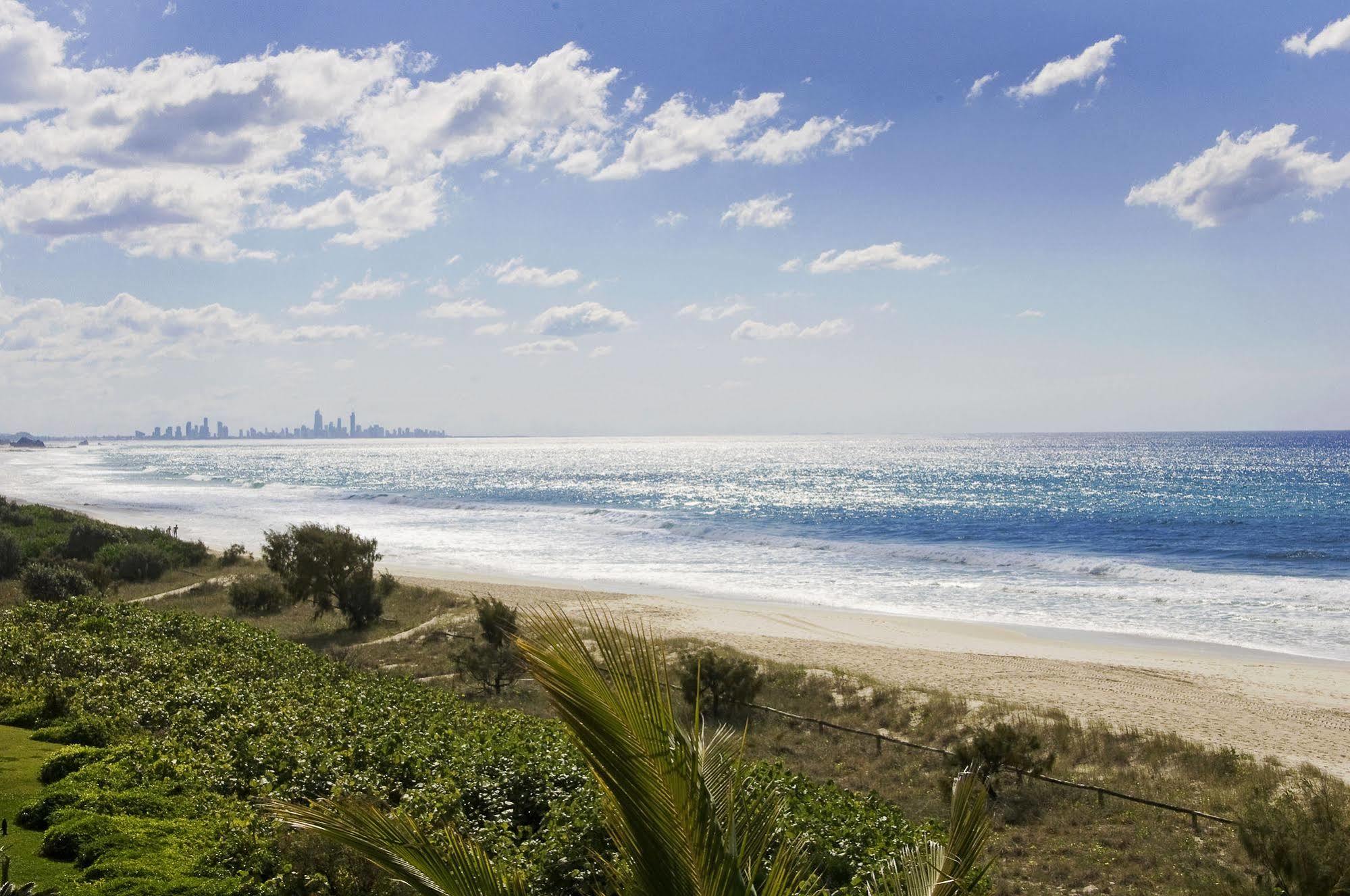 Oceanside Resort - Absolute Beachfront Apartments Gold Coast Eksteriør bilde